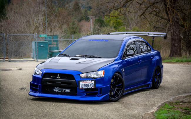 Обои картинки фото mitsubishi lancer evolution, автомобили, mitsubishi, синий, площадка, лес