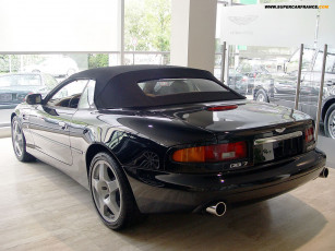 Картинка aston martin автомобили выставки уличные фото