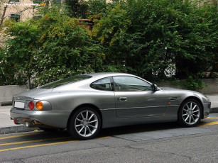 Картинка aston martin автомобили выставки уличные фото