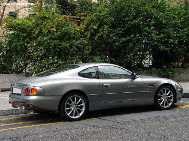 Обои картинки фото aston, martin, автомобили, выставки, уличные, фото