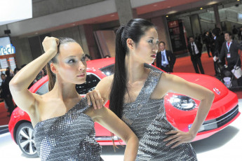 Картинка автомобили авто девушками