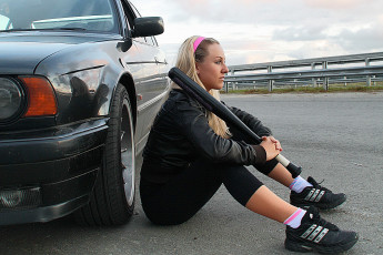 Картинка автомобили авто девушками