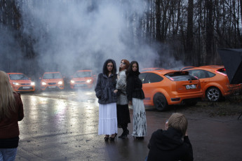 Картинка автомобили авто девушками и девушки