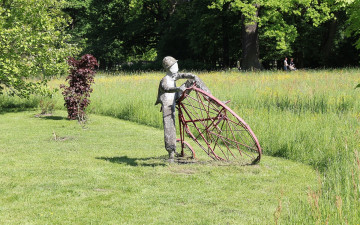 Картинка разное рельефы статуи музейные экспонаты деревья парк скульптура