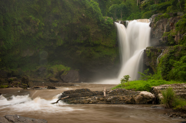 Обои картинки фото природа, водопады, лес, вода