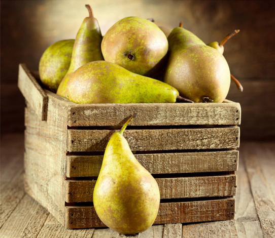 Обои картинки фото еда, груши, плоды, ящик