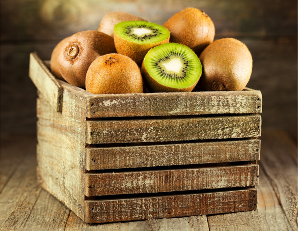 Обои картинки фото еда, киви, плоды, ящик