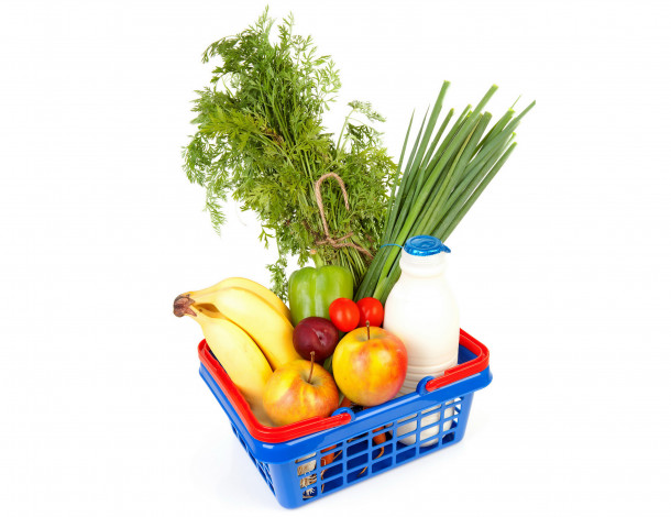 Обои картинки фото еда, фрукты и овощи вместе, перец, корзинка, лук, сливы, яблоки, молоко, персики, бананы