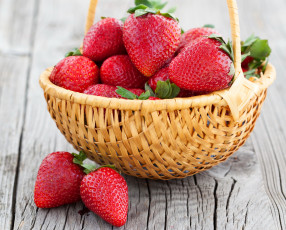 Картинка еда клубника +земляника много корзинка