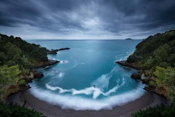 Картинка природа побережье утро небо облака выдержка море волны пляж скалы деревья