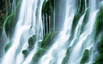 Картинка природа водопады скала поток