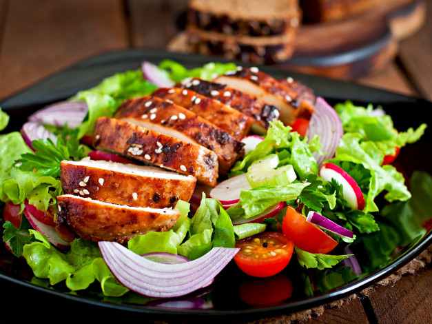 Обои картинки фото еда, мясные блюда, мясо, балык, овощи, лук