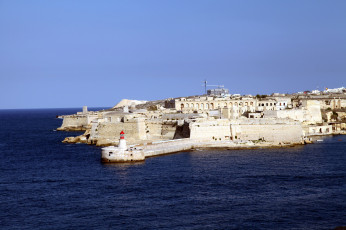 Картинка города валетта+ мальта маяк