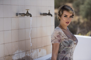 Картинка rosie+robinson девушки блондинки women jack russell boobs cleavage water модель rosie robinson wallhaven