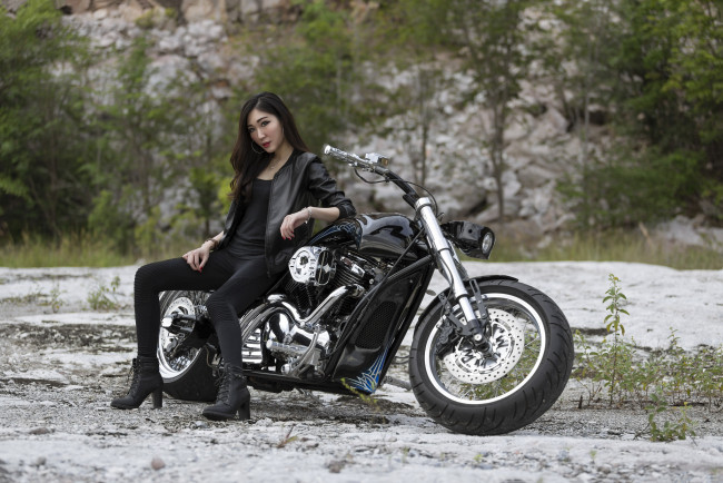 Обои картинки фото мотоциклы, мото с девушкой, девушки