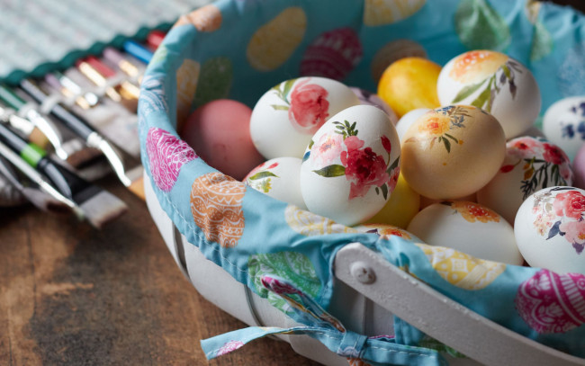 Обои картинки фото праздничные, пасха, корзинка, писанки