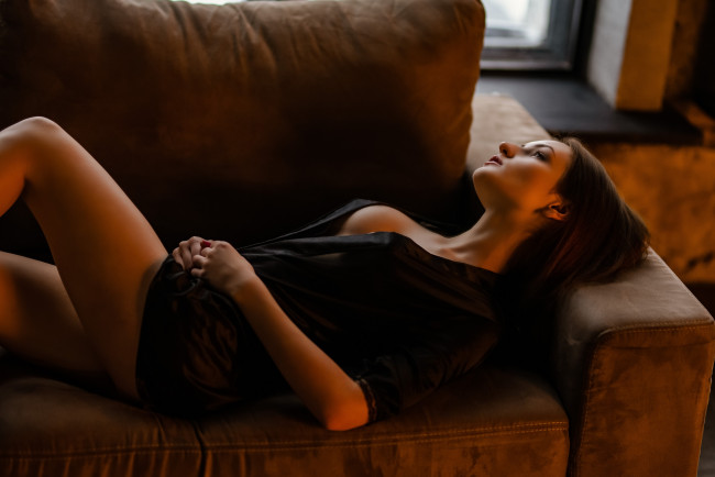 Обои картинки фото alina cortez, девушки, девушка, женщина, шатенка, темноволосая, сексуальная, модель, звезда, позирует, разная, обувь, верхняя, стильная, одежда, нижнее, эротическое, бельё, трусы, лифчик, колготки, чулки, аксессуары, макияж, и, множество, элементов, на, фотографии