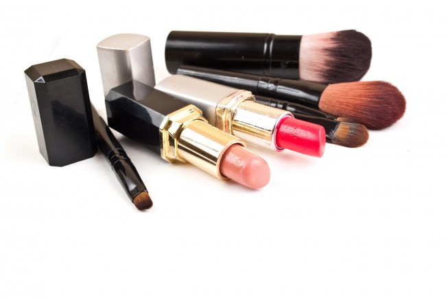 Обои картинки фото разное, косметические средства,  духи, кисточки, помада