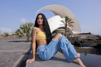 Картинка девушки -+брюнетки +шатенки брюнетка джинсы тату