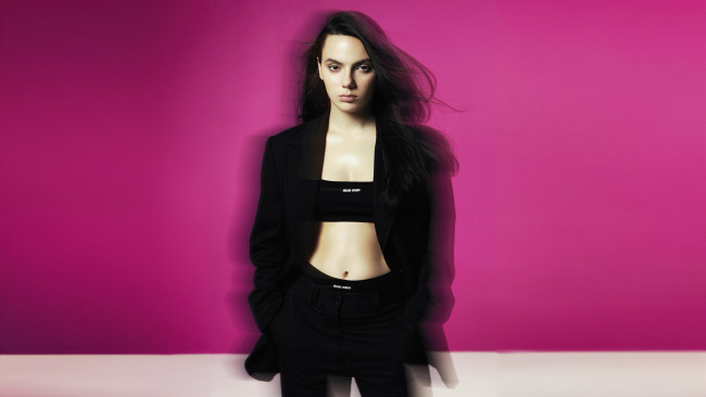 Обои картинки фото dafne keen country and town house 2024, девушки, dafne keen, дафни, мария, кин, фернандес, мoлoдая, актриса, журнал, country, and, town, house