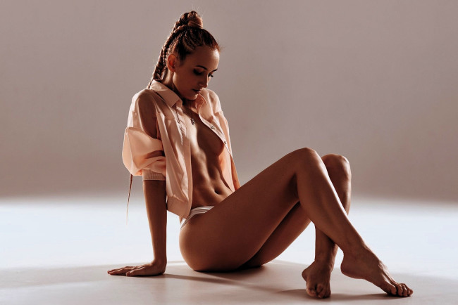 Обои картинки фото девушки, - брюнетки,  шатенки, шатенка, коса, белье, рубашка