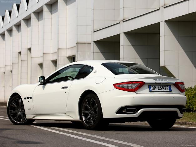 Обои картинки фото maserati, granturismo, 2009, автомобили