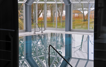 Картинка интерьер бассейны открытые площадки вода