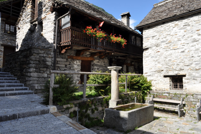 Обои картинки фото switzerland, ticino, sonogno, города, улицы, площади, набережные, дома, цветник