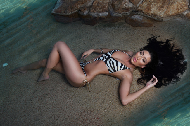 Обои картинки фото -Unsort Брюнетки Шатенки, девушки, unsort, брюнетки, шатенки, вода, купальник