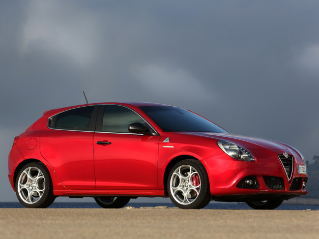 Обои картинки фото автомобили, alfa romeo, красный, 2014, г, 940, verde, quadrifoglio, giulietta, alfa, romeo