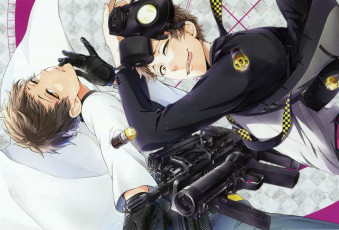 Картинка аниме aoharu+x+kikanjuu перчатки ухмылка язык патроны автомат двое противогаз парни haruki hosokawa haruka art naoe aoharu x kikanjuu