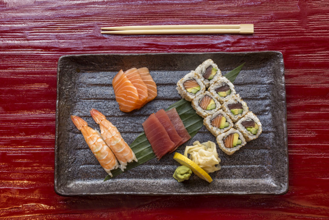 Обои картинки фото еда, рыба,  морепродукты,  суши,  роллы, кухня, японская