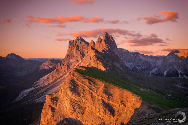 Обои картинки фото природа, горы, утро, альпы, свет, склон, дома