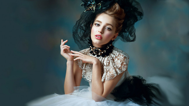 Обои картинки фото девушки, -unsort , брюнетки, темноволосые, кружева, шляпка, поза