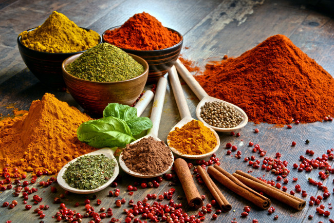 Обои картинки фото еда, крупы,  зерно,  специи,  семечки, карри, корица, базилик, специи, кориандр