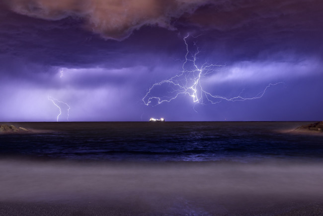 Обои картинки фото природа, молния,  гроза, простор