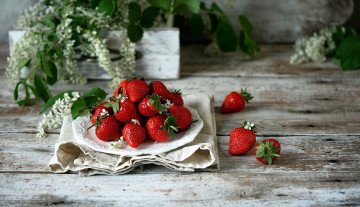 Картинка еда клубника +земляника черемуха