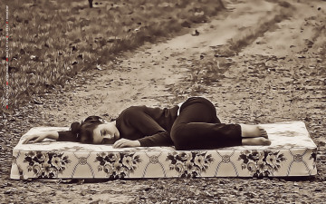 Картинка календари компьютерный+дизайн сон лежать матрас девушка 2019 calendar дорога отдых