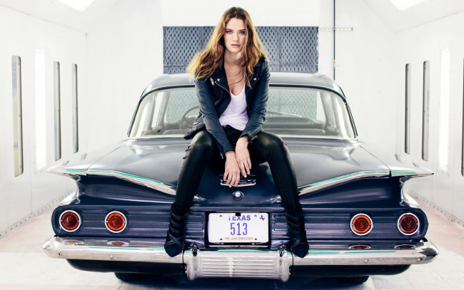 Обои картинки фото девушки, sam perry, шатенка, куртка, штаны, машина