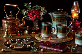 Картинка еда натюрморт чайник кофейник пирожные лампа орехи