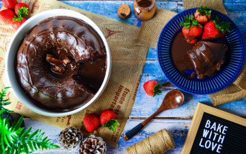 Картинка еда пироги клубника пирог шоколадная глазурь