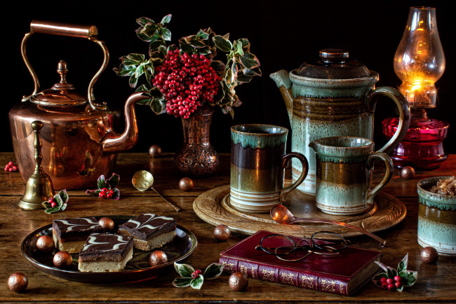 Обои картинки фото еда, натюрморт, чайник, кофейник, пирожные, лампа, орехи