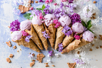 Картинка еда мороженое +десерты сирень лепестки