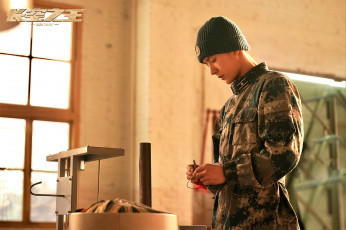 Картинка кино+фильмы born+to+fly пилот шапка форма