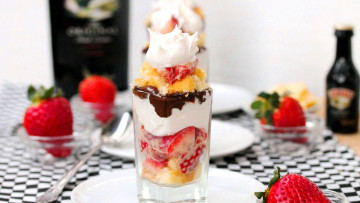 Картинка еда мороженое +десерты ягоды десерт клубника