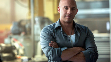 Картинка мужчины vin+diesel поза