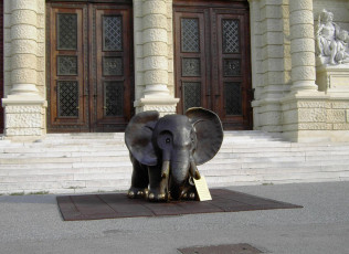 Картинка города памятники скульптуры арт объекты слон