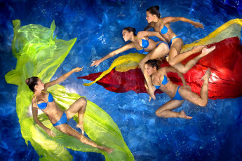 Картинка -Unsort+Группа+девушек девушки unsort группа девушек вода купальники