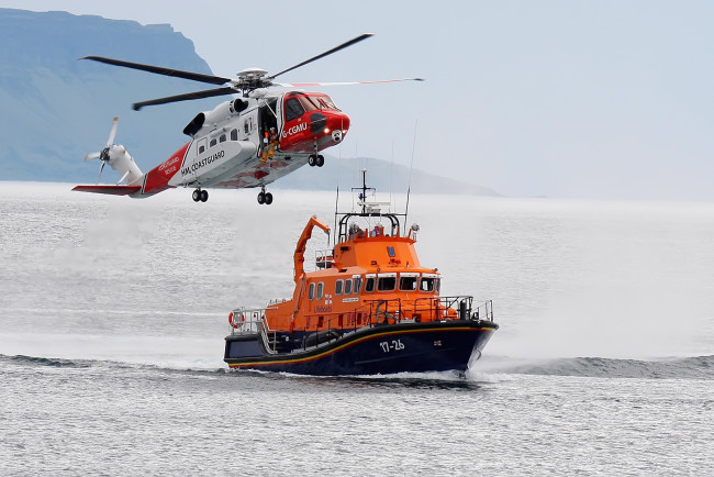 Обои картинки фото корабли, катера, катер, вертолет, охрана