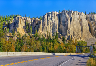 Картинка dutch creek hoodoos british columbia canada природа горы британская колумбия канада дорога мост деревья скалы